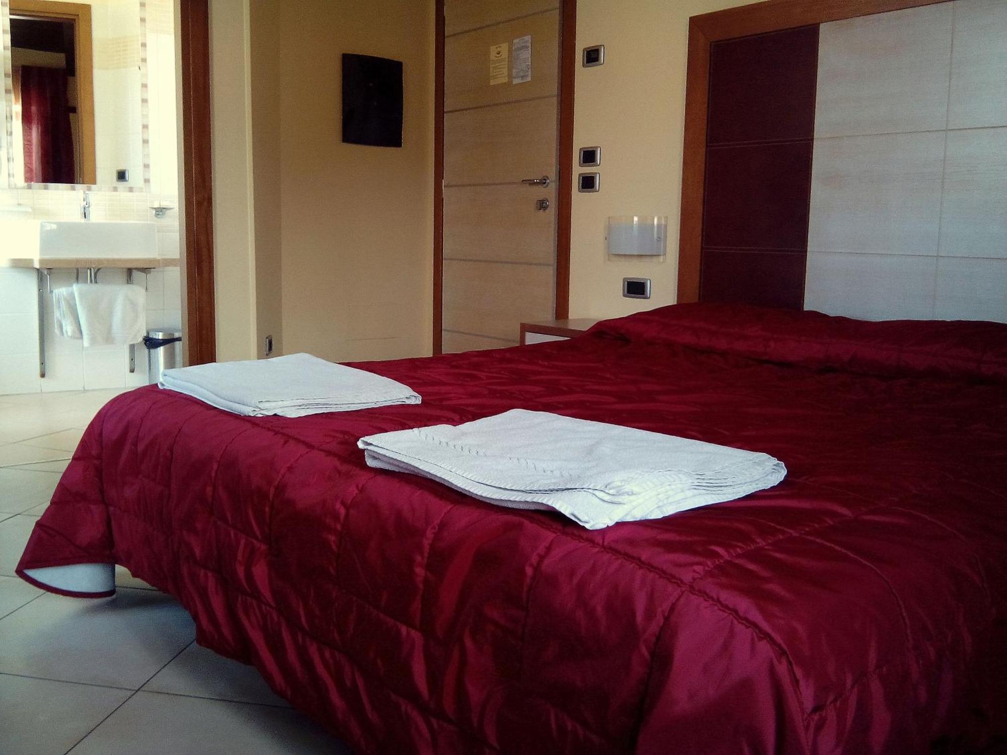 Hotel Conte Ruggero Serra San Bruno Værelse billede