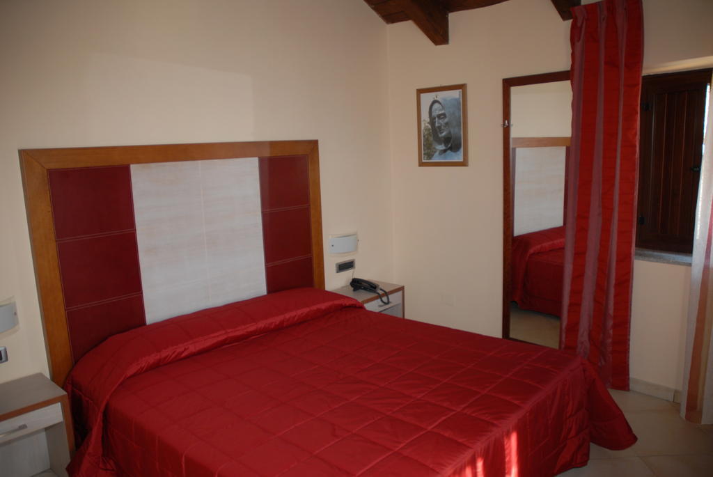 Hotel Conte Ruggero Serra San Bruno Værelse billede