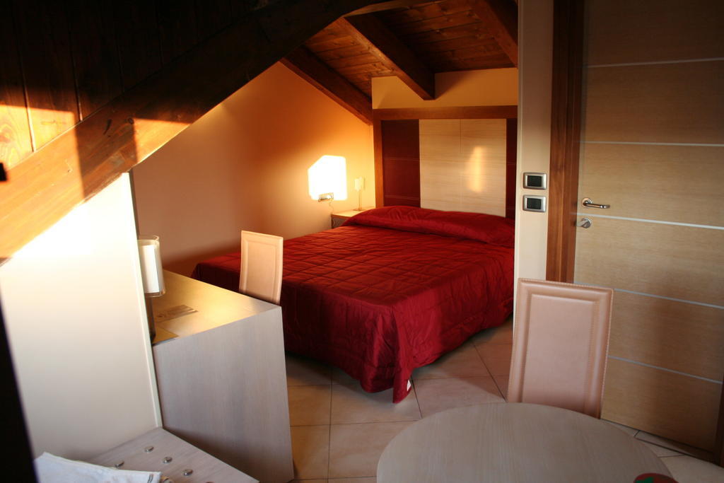 Hotel Conte Ruggero Serra San Bruno Værelse billede
