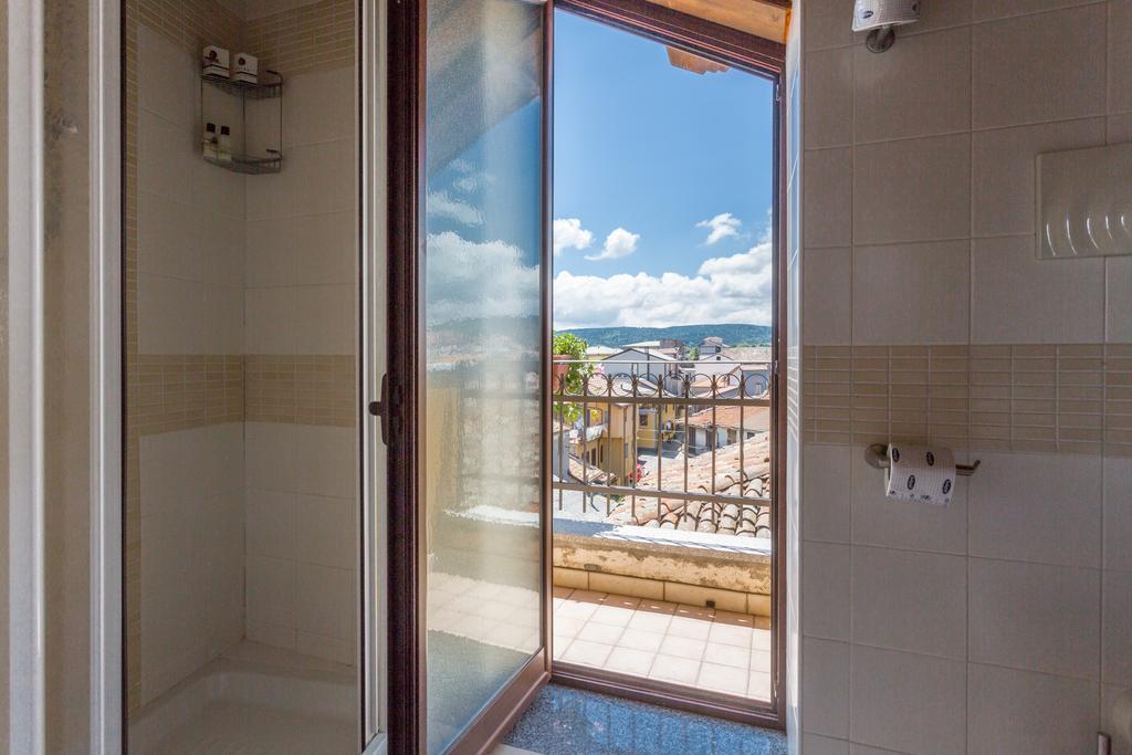 Hotel Conte Ruggero Serra San Bruno Eksteriør billede