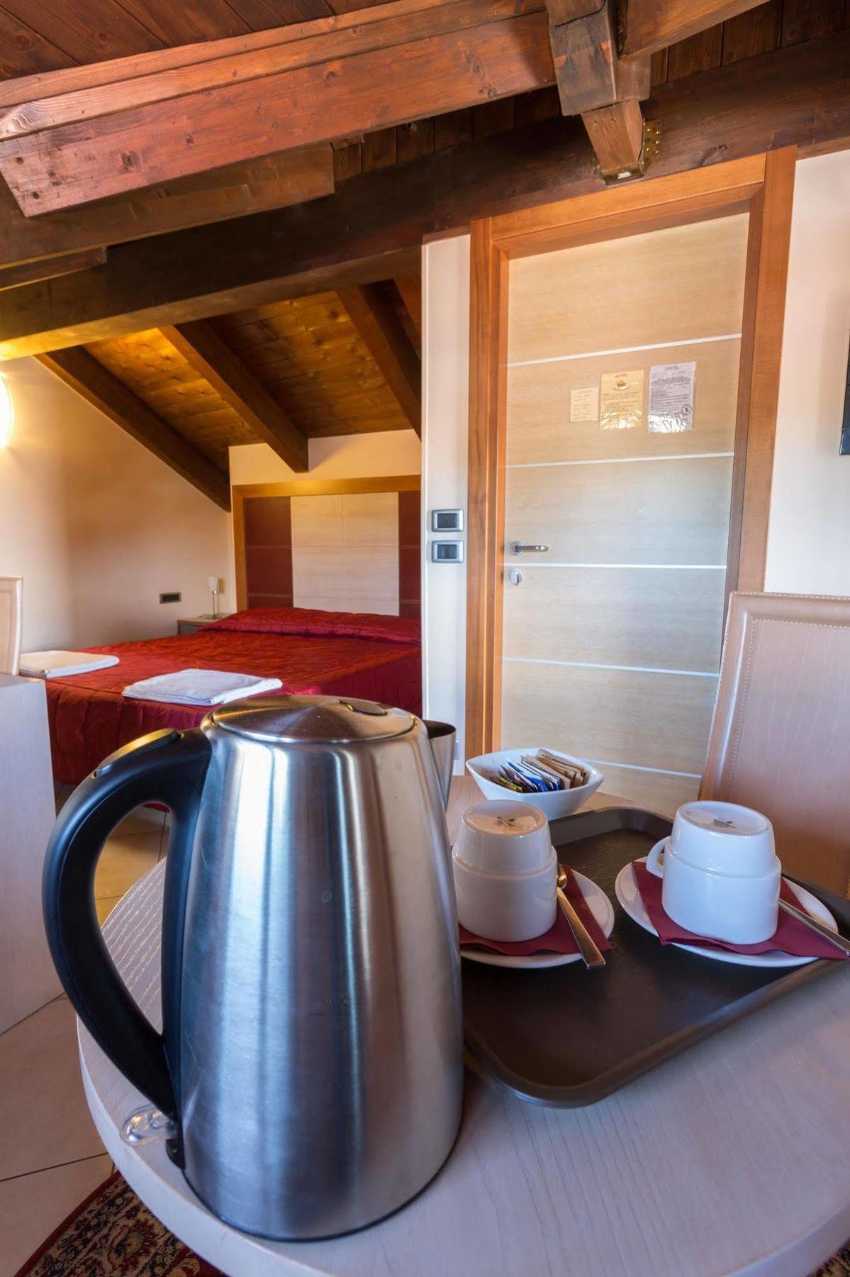 Hotel Conte Ruggero Serra San Bruno Eksteriør billede
