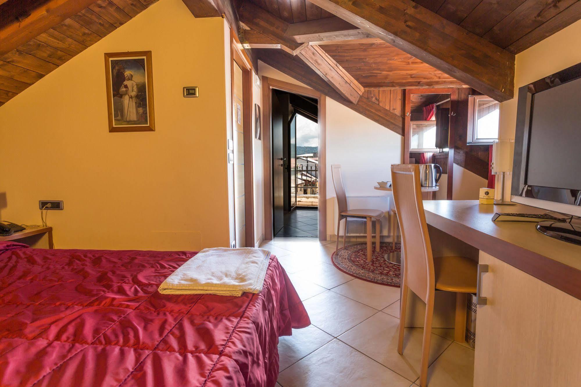 Hotel Conte Ruggero Serra San Bruno Eksteriør billede