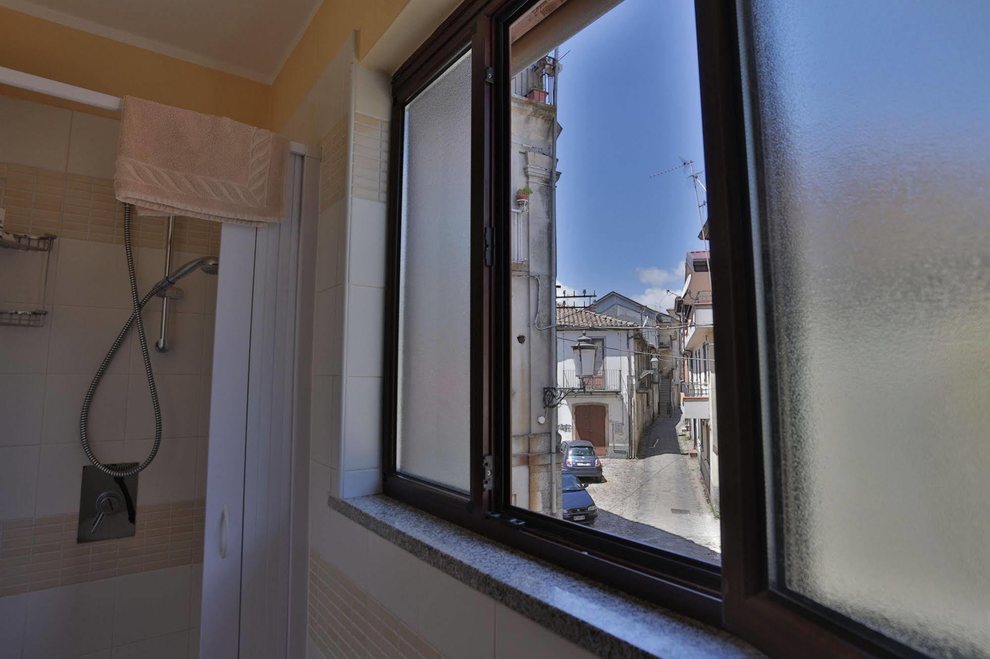 Hotel Conte Ruggero Serra San Bruno Eksteriør billede