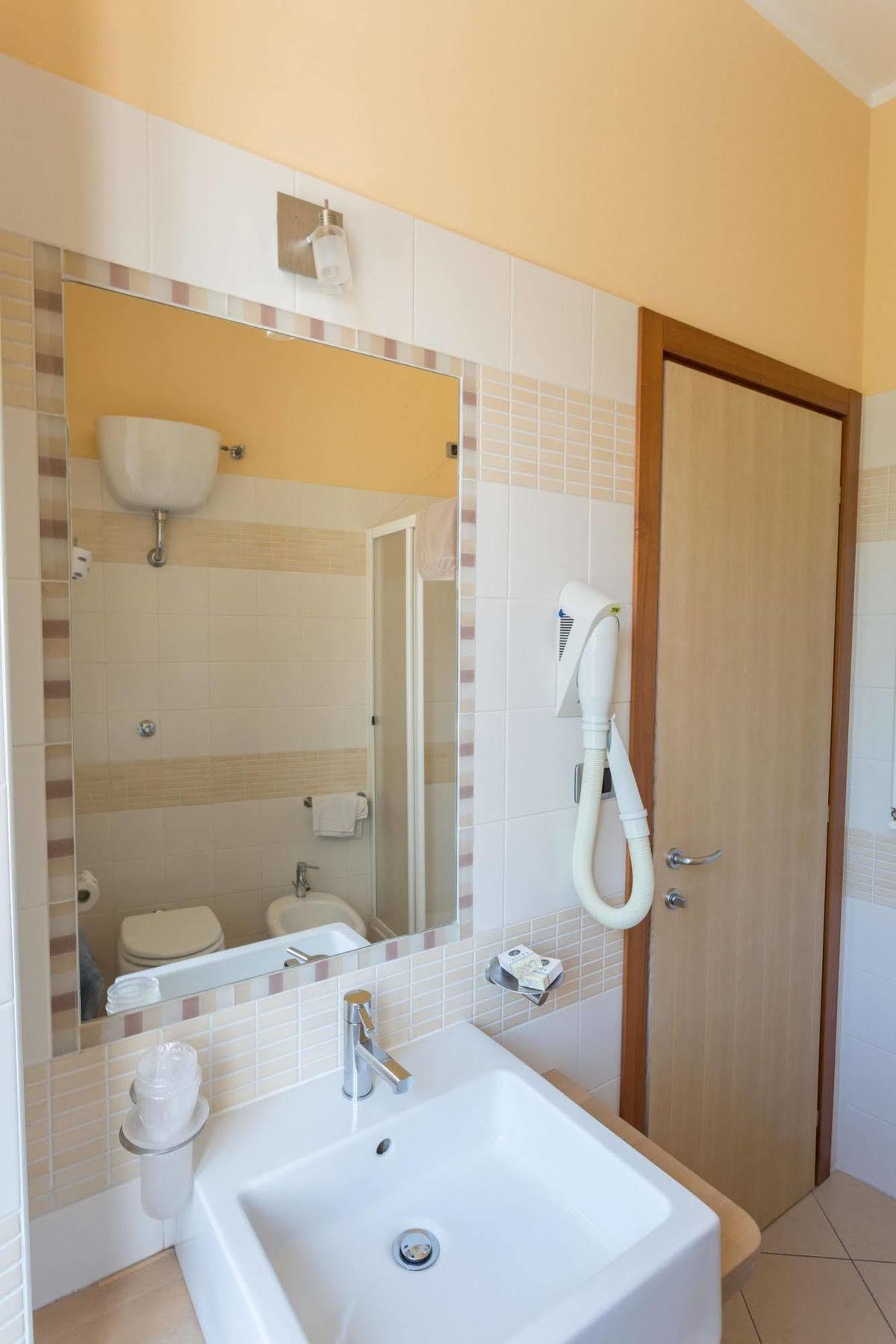 Hotel Conte Ruggero Serra San Bruno Eksteriør billede