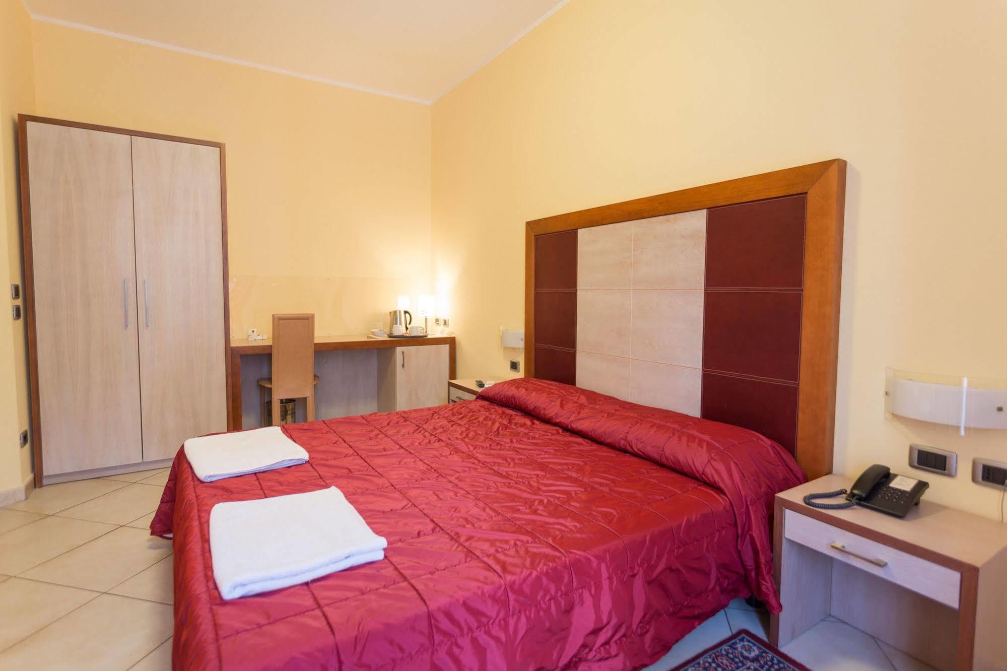 Hotel Conte Ruggero Serra San Bruno Eksteriør billede