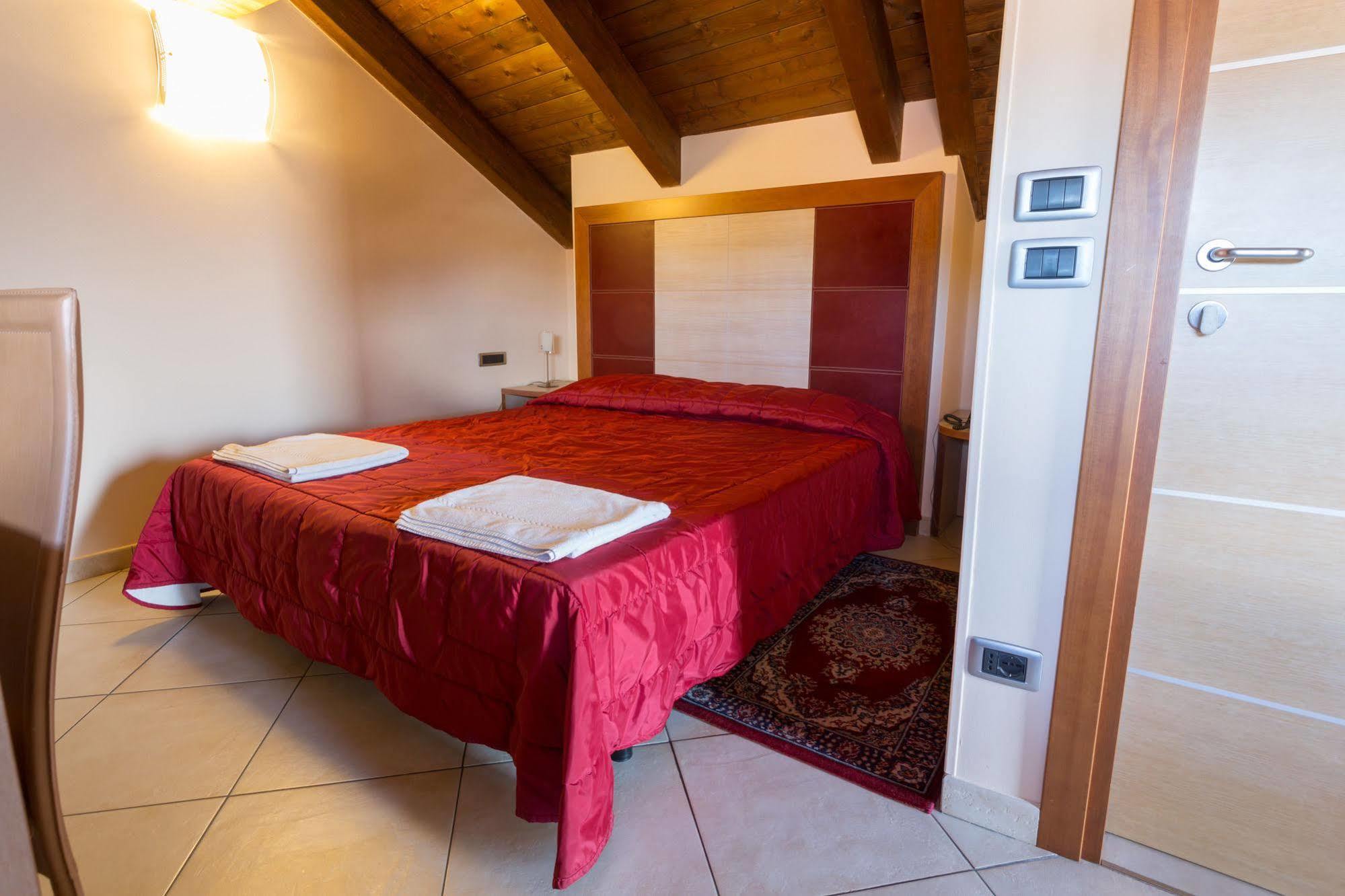 Hotel Conte Ruggero Serra San Bruno Eksteriør billede