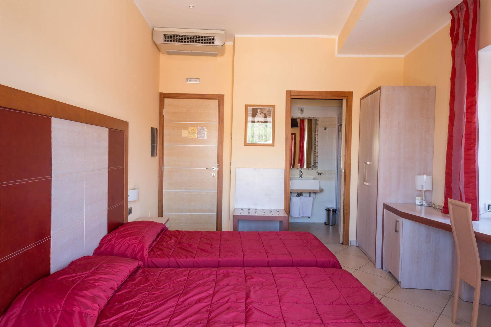 Hotel Conte Ruggero Serra San Bruno Eksteriør billede