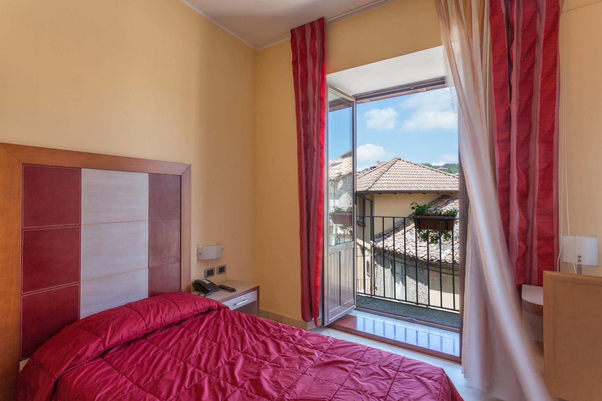 Hotel Conte Ruggero Serra San Bruno Eksteriør billede