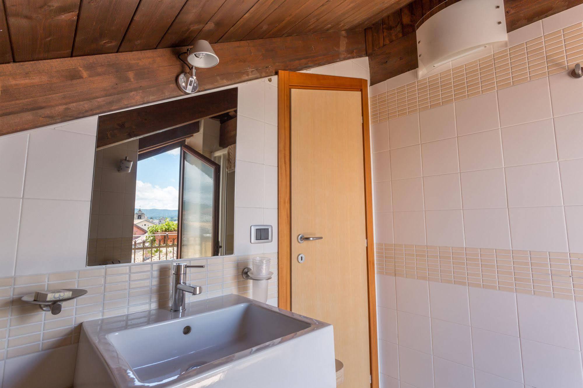 Hotel Conte Ruggero Serra San Bruno Eksteriør billede